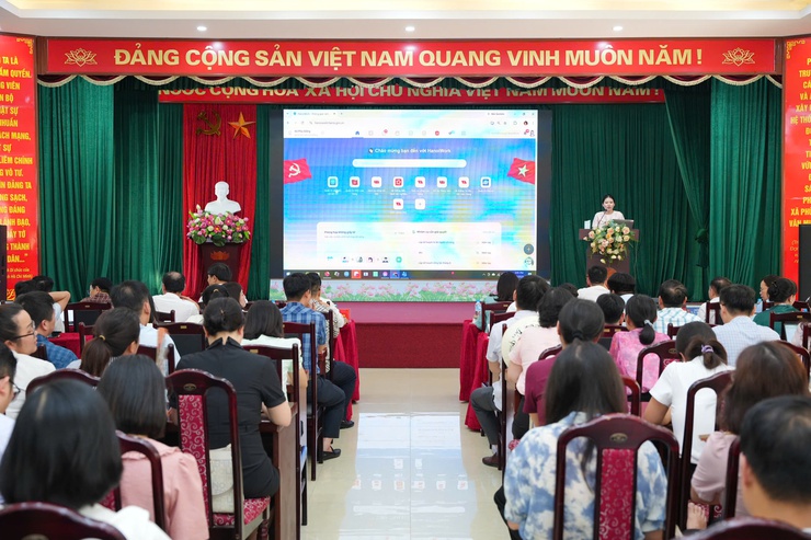 Xã Phù Đổng khẩn trương làm chủ hệ thống và thực hiện nghiêm việc quản trị công việc trên môi trường số.- Ảnh 3.