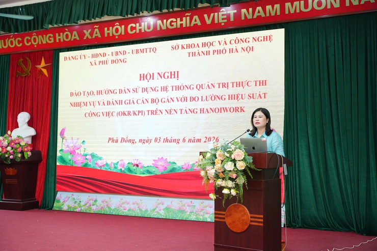 Xã Phù Đổng khẩn trương làm chủ hệ thống và thực hiện nghiêm việc quản trị công việc trên môi trường số.- Ảnh 2.