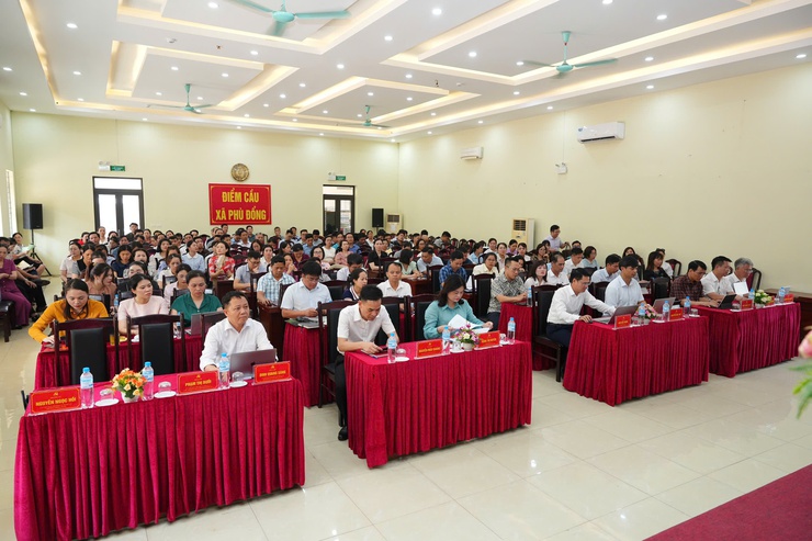 Xã Phù Đổng khẩn trương làm chủ hệ thống và thực hiện nghiêm việc quản trị công việc trên môi trường số.- Ảnh 1.