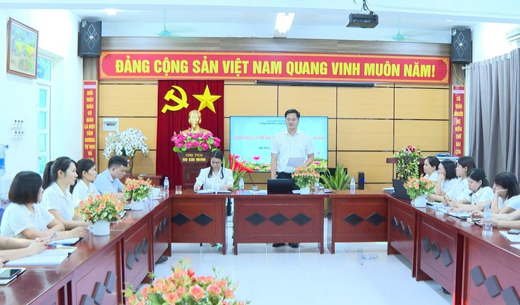 Đồng chí Phó Bí thư thường trực Đảng ủy xã dự sinh hoạt Chi bộ trường Mầm non Hát Môn- Ảnh 1.