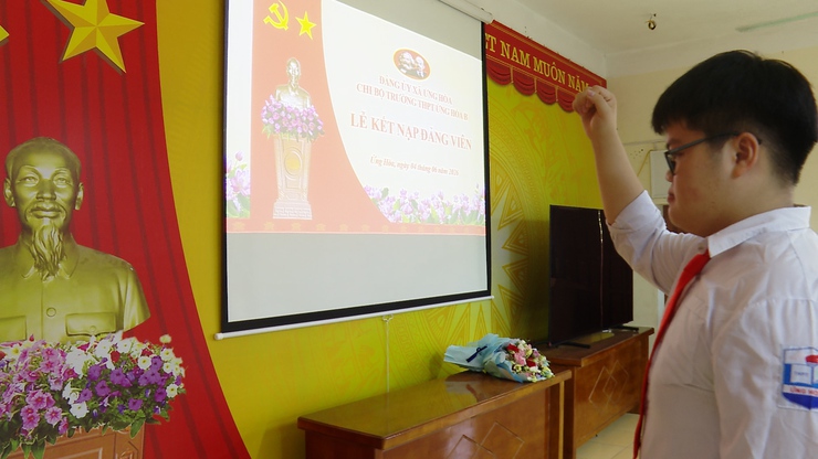 07 HỌC SINH TRƯỜNG THPT ỨNG HÒA B VINH DỰ ĐƯỢC ĐỨNG TRONG HÀNG NGŨ CỦA ĐẢNG.- Ảnh 11.