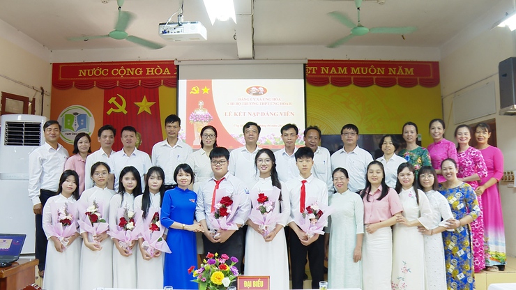 07 HỌC SINH TRƯỜNG THPT ỨNG HÒA B VINH DỰ ĐƯỢC ĐỨNG TRONG HÀNG NGŨ CỦA ĐẢNG.- Ảnh 12.