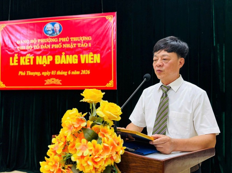 Chi bộ Tổ dân phố Nhật Tảo 1 tổ chức Lễ kết nạp đảng viên mới- Ảnh 1.