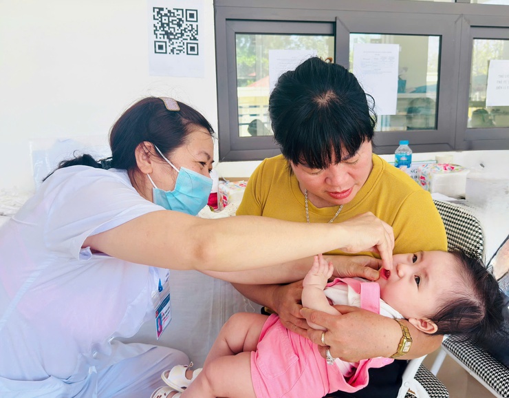 Xã Nam Phù hoàn thành chiến dịch bổ sung Vitamin A đợt 1 năm 2026, đạt tỷ lệ 99,8%- Ảnh 1.