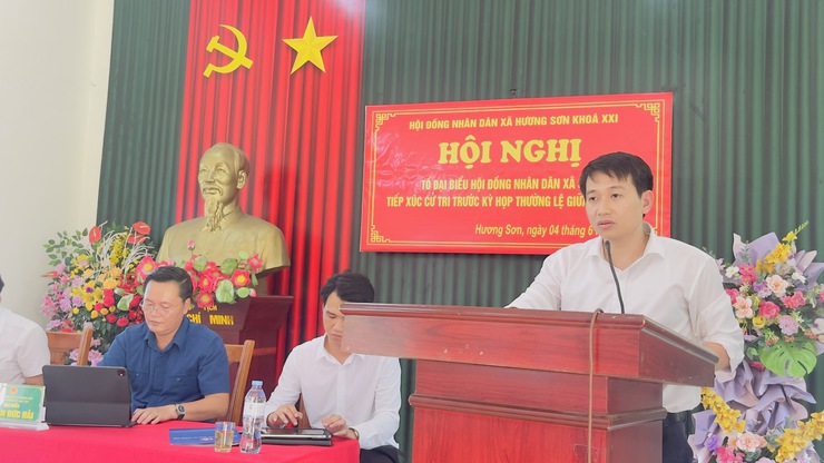 Đồng chí Bí thư Đảng ủy Trần Đức Hải tiếp xúc cử tri trước Kỳ họp thứ hai HĐND xã Hương Sơn khóa XXI- Ảnh 11.