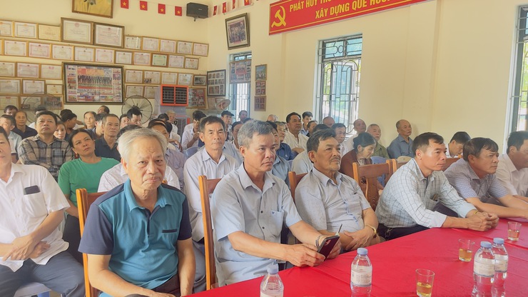 Đồng chí Bí thư Đảng ủy Trần Đức Hải tiếp xúc cử tri trước Kỳ họp thứ hai HĐND xã Hương Sơn khóa XXI- Ảnh 4.