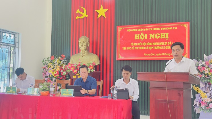 Đồng chí Bí thư Đảng ủy Trần Đức Hải tiếp xúc cử tri trước Kỳ họp thứ hai HĐND xã Hương Sơn khóa XXI- Ảnh 6.