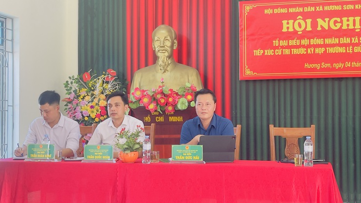 Đồng chí Bí thư Đảng ủy Trần Đức Hải tiếp xúc cử tri trước Kỳ họp thứ hai HĐND xã Hương Sơn khóa XXI- Ảnh 10.