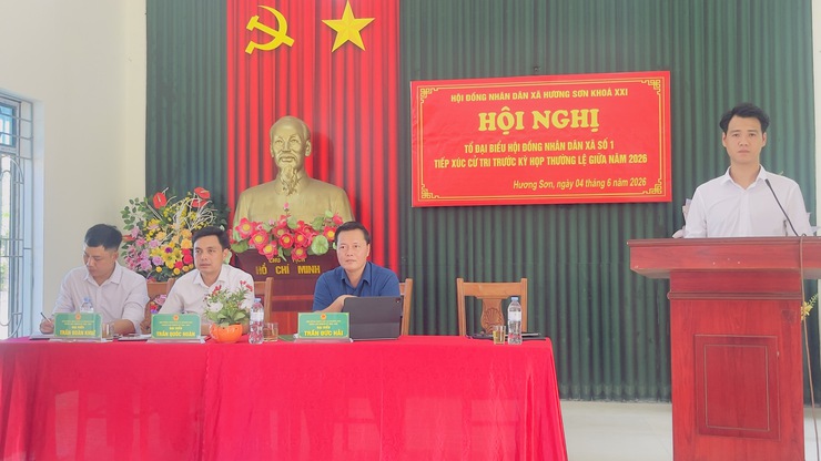 Đồng chí Bí thư Đảng ủy Trần Đức Hải tiếp xúc cử tri trước Kỳ họp thứ hai HĐND xã Hương Sơn khóa XXI- Ảnh 5.