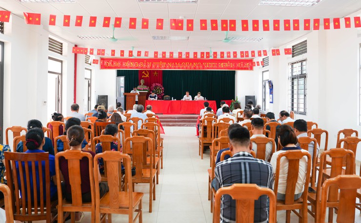 Đồng chí Phùng Văn Tài- Phó Bí thư Thường trực Đảng uỷ xã Quốc Oai dự sinh hoạt chi bộ tại thôn Phúc Đức- Ảnh 2.