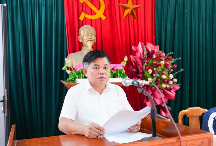 Đồng chí Phùng Văn Tài- Phó Bí thư Thường trực Đảng uỷ xã Quốc Oai dự sinh hoạt chi bộ tại thôn Phúc Đức- Ảnh 3.