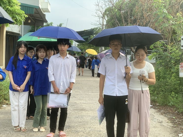 Chấm bài thi vào lớp 10 tại Hà Nội:
Bảo đảm quyền lợi và công bằng cho thí sinh- Ảnh 1.