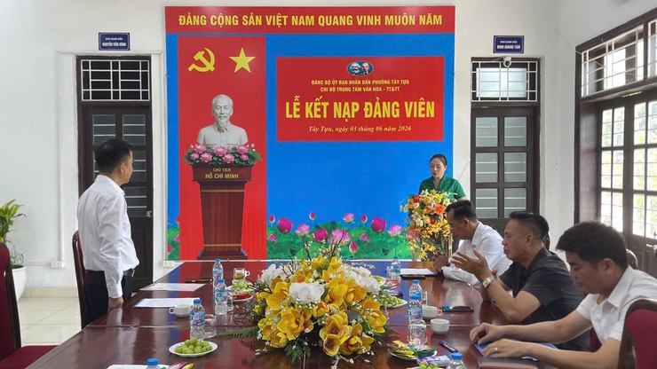 Chi bộ Trung tâm VHTT & TT tổ chức Lễ kết nạp Đảng viên mới- Ảnh 1.