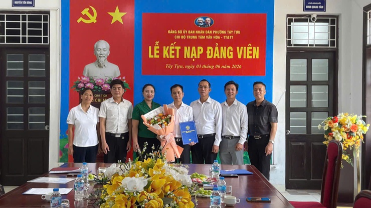 Chi bộ Trung tâm VHTT & TT tổ chức Lễ kết nạp Đảng viên mới- Ảnh 2.