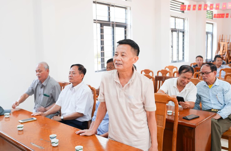 Đồng chí Phùng Văn Tài- Phó Bí thư Thường trực Đảng uỷ xã Quốc Oai dự sinh hoạt chi bộ tại thôn Phúc Đức- Ảnh 4.