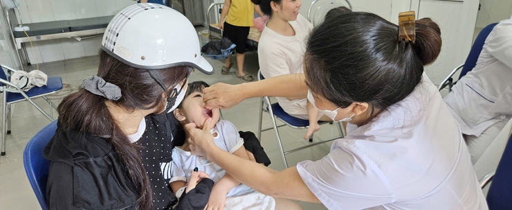 Trên 99,8% trẻ em trên địa bàn phường Yên Nghĩa được bổ sung VitaminA đượt 1 năm 2026- Ảnh 1.