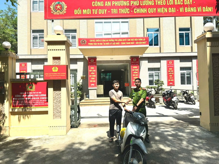 Hành động đẹp vì nhân dân phục vụ: Công an phường Phú Lương trao trả tài sản bị mất- Ảnh 1.
