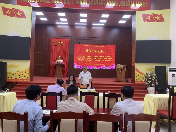 UBND xã Chuyên Mỹ giao ban công tác tháng 5, triển khai nhiệm vụ tháng 6/2026 - Ảnh 1.
