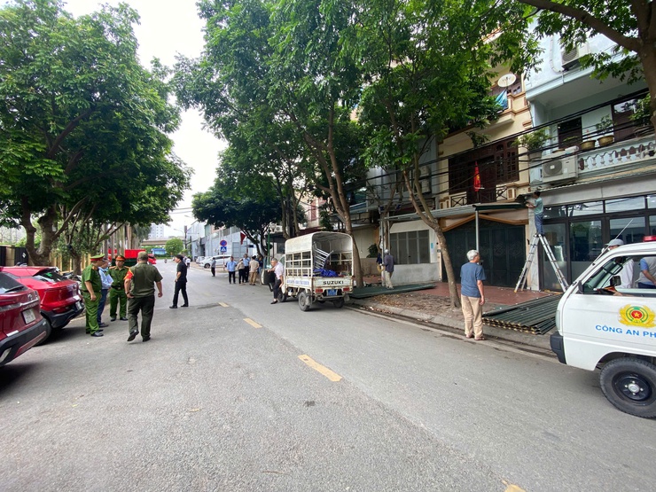 Phường Việt Hưng quyết liệt triển khai giải quyết 5 “điểm nghẽn”, xây dựng đô thị văn minh, hiện đại.- Ảnh 4.