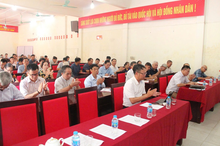 Đồng chí Chủ tịch UBND xã Hòa Lạc dự sinh hoạt thường kỳ tại Chi bộ thôn 6- Ảnh 1.