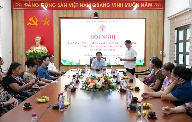Hội Người cao tuổi xã Bát Tràng gặp mặt kỷ niệm 85 năm Ngày truyền thống Người cao tuổi Việt Nam- Ảnh 1.