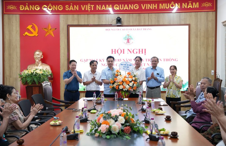 Hội Người cao tuổi xã Bát Tràng gặp mặt kỷ niệm 85 năm Ngày truyền thống Người cao tuổi Việt Nam- Ảnh 2.