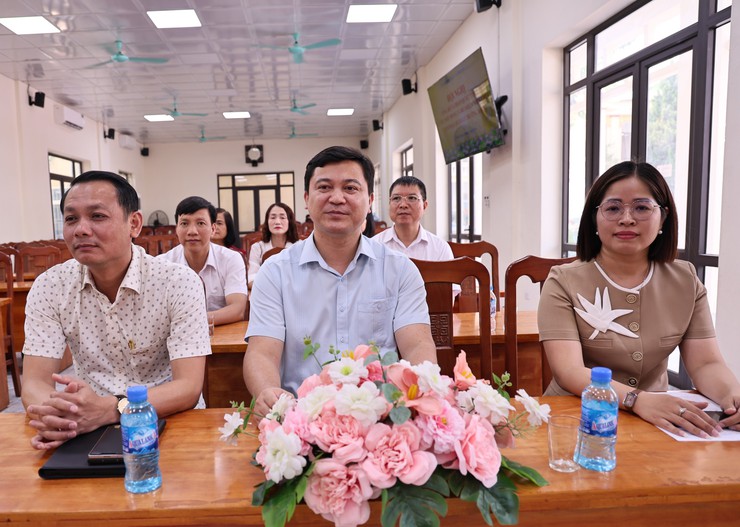 XÃ HÒA XÁ CÔNG BỐ CÁC QUYẾT ĐỊNH ĐIỀU ĐỘNG, BỔ NHIỆM CÁN BỘ QUẢN LÝ TRƯỜNG HỌC- Ảnh 1.