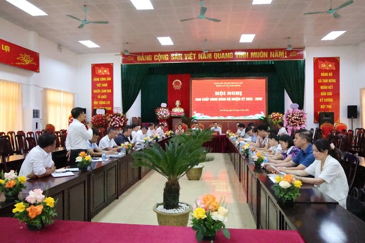 Ban Chấp hành Đảng bộ xã Tam Hưng thảo luận nhiều nội dung quan trọng về công tác xây dựng Đảng và phát triển địa phương- Ảnh 1.
