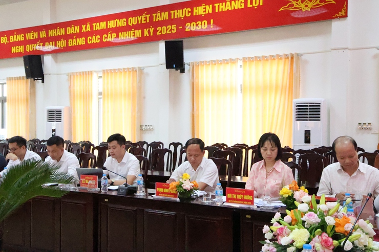 Ban Chấp hành Đảng bộ xã Tam Hưng thảo luận nhiều nội dung quan trọng về công tác xây dựng Đảng và phát triển địa phương- Ảnh 5.