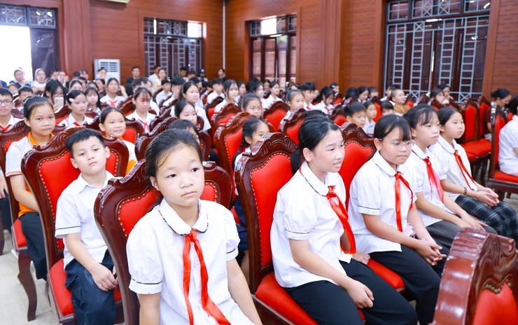 Xã Yên Xuân tổ chức Lễ tuyên dương, khen thưởng học sinh tiêu biểu xuất sắc và học sinh có hoàn cảnh khó khăn vươn lên học giỏi năm học 2025 - 2026- Ảnh 4.
