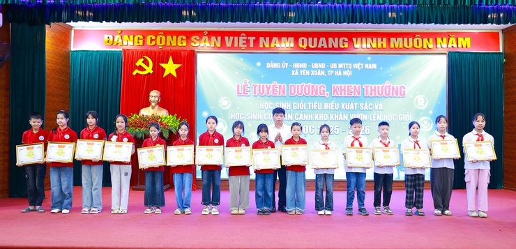 Xã Yên Xuân tổ chức Lễ tuyên dương, khen thưởng học sinh tiêu biểu xuất sắc và học sinh có hoàn cảnh khó khăn vươn lên học giỏi năm học 2025 - 2026- Ảnh 6.