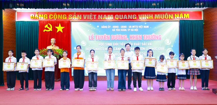 Xã Yên Xuân tổ chức Lễ tuyên dương, khen thưởng học sinh tiêu biểu xuất sắc và học sinh có hoàn cảnh khó khăn vươn lên học giỏi năm học 2025 - 2026- Ảnh 7.