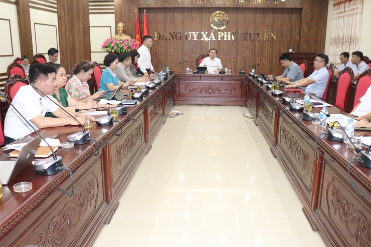 Xã Phú Xuyên trao quyết định biệt phái công chức, viên chức phục vụ công tác giải phóng mặt bằng dự án trọng điểm
- Ảnh 1.