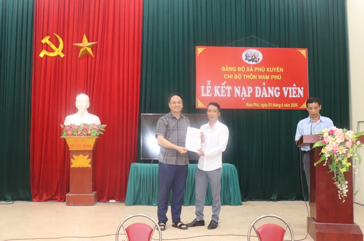 Chi bộ thôn Nam Phú tổ chức lễ kết nạp đảng viên mới và sinh hoạt chi bộ tháng 6 năm 2026- Ảnh 1.