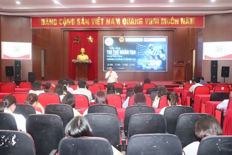Xã Phú Xuyên tập huấn nâng cao năng lực, kỹ năng số và ứng dụng trí tuệ nhân tạo trong thực thi công vụ- Ảnh 4.