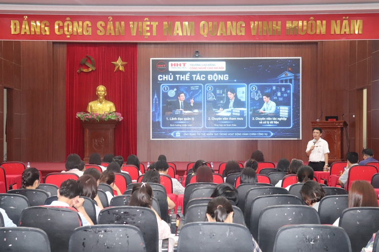 Xã Phú Xuyên tập huấn nâng cao năng lực, kỹ năng số và ứng dụng trí tuệ nhân tạo trong thực thi công vụ- Ảnh 2.