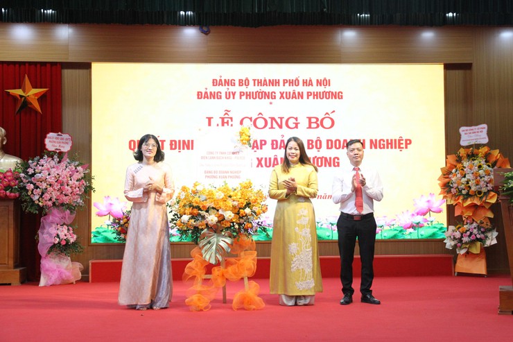 Đảng ủy phường Xuân Phương công bố, ra mắt Đảng bộ Doanh nghiệp phường- Ảnh 6.