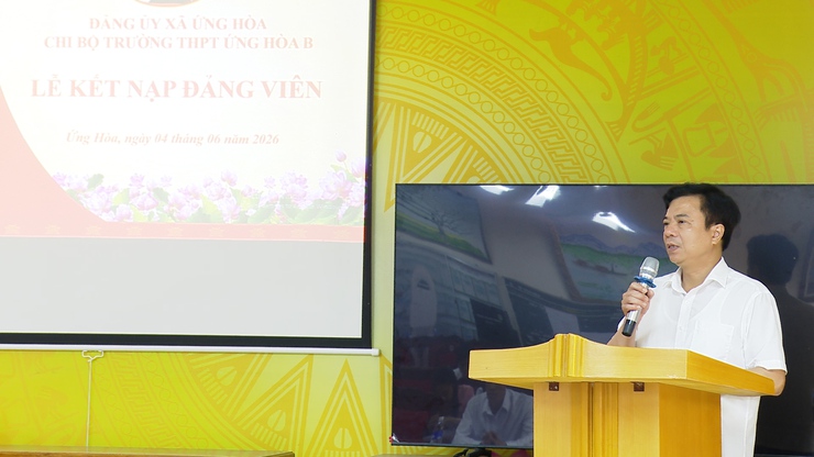 07 HỌC SINH TRƯỜNG THPT ỨNG HÒA B VINH DỰ ĐƯỢC ĐỨNG TRONG HÀNG NGŨ CỦA ĐẢNG.- Ảnh 2.