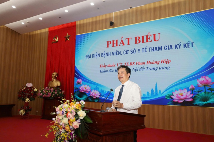 Phường Yên Sở tổ chức Lễ ký kết Biên bản ghi nhớ phối hợp giữa Trạm Y tế phường Yên Sở và các bệnh viện, cơ sở y tế về hỗ trợ khám, chữa bệnh, tư vấn và chăm sóc sức khỏe cho Nhân dân trên địa bàn- Ảnh 4.