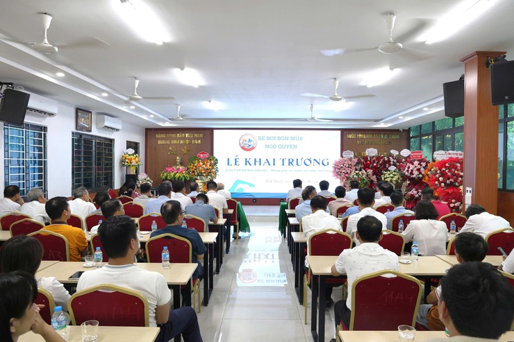 KHAI TRƯƠNG BỂ BƠI BỐN MÙA NGÔ QUYỀN: CHUNG TAY PHỔ CẬP KỸ NĂNG BƠI LỘI, PHÒNG CHỐNG ĐUỐI NƯỚC- Ảnh 1.