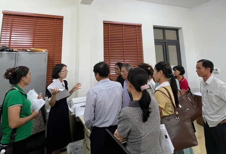Ban xây dựng Đảng xã Tam Hưng cập nhật, đối soát, chỉnh lý dữ liệu đảng viên bài bản, khoa học, hoàn thành trước thời hạn.- Ảnh 1.