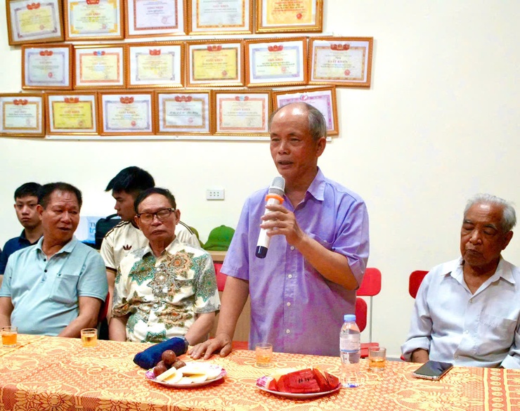 Đồng chí Nguyễn Minh Hồng – Bí thư Đảng ủy, Chủ tịch HĐND xã về dự sinh hoạt thường kỳ cùng Chi bộ Thôn Giếng, xã Tây Phương- Ảnh 4.