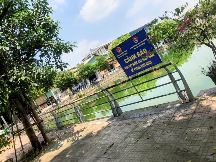 XÃ TÂY PHƯƠNG GẮN BIỂN CẢNH BÁO PHÒNG, CHỐNG ĐUỐI NƯỚC TẠI CÁC AO, HỒ TRÊN ĐỊA BÀN- Ảnh 1.