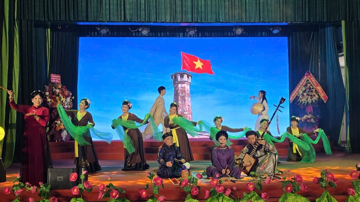 Hội Người cao tuổi phường Tây Hồ giành Giải Nhất Liên hoan Tiếng hát dân ca Hà Nội năm 2026- Ảnh 1.