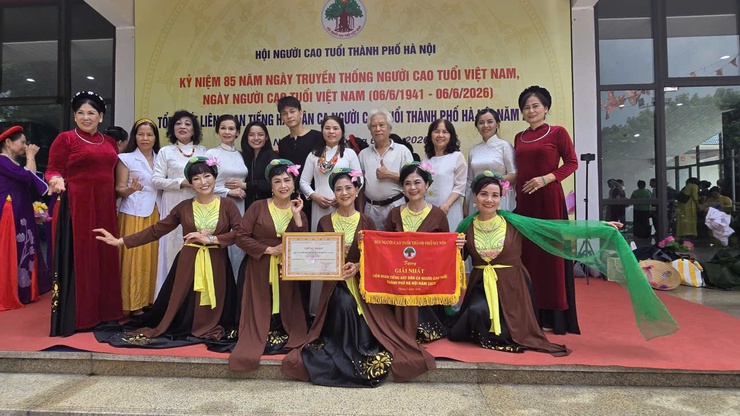 Hội Người cao tuổi phường Tây Hồ giành Giải Nhất Liên hoan Tiếng hát dân ca Hà Nội năm 2026- Ảnh 3.