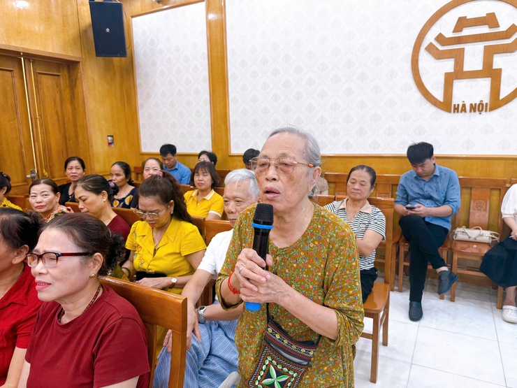 Bí thư Đảng ủy, Chủ tịch HĐND phường Nguyễn Minh Tuân tiếp xúc cử tri trước kỳ họp thứ 2 HĐND phường khóa II- Ảnh 6.