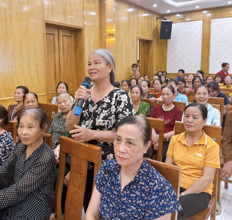 Bí thư Đảng ủy, Chủ tịch HĐND phường Nguyễn Minh Tuân tiếp xúc cử tri trước kỳ họp thứ 2 HĐND phường khóa II- Ảnh 5.