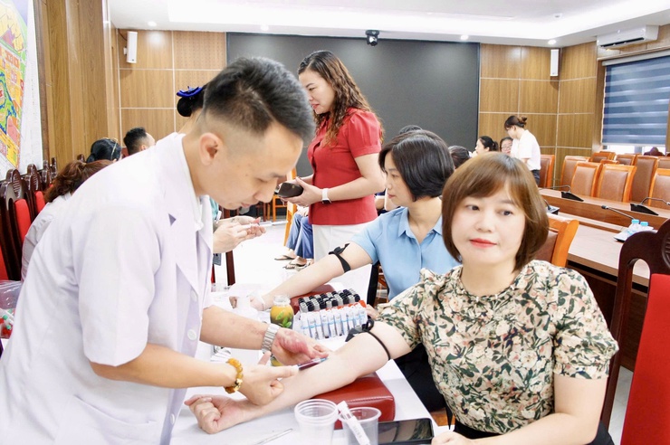 Phường Phú Thượng tổ chức khám sức khỏe định kỳ cho cán bộ, công chức, viên chức và người lao động năm 2026- Ảnh 6.