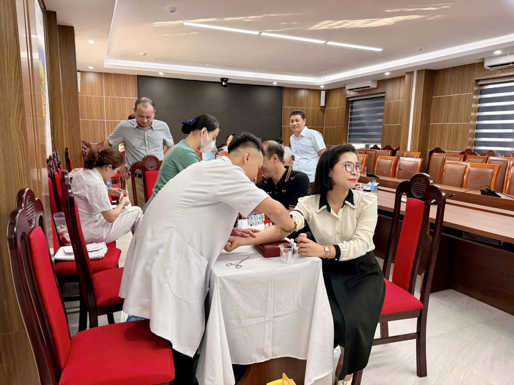 Phường Phú Thượng tổ chức khám sức khỏe định kỳ cho cán bộ, công chức, viên chức và người lao động năm 2026- Ảnh 5.
