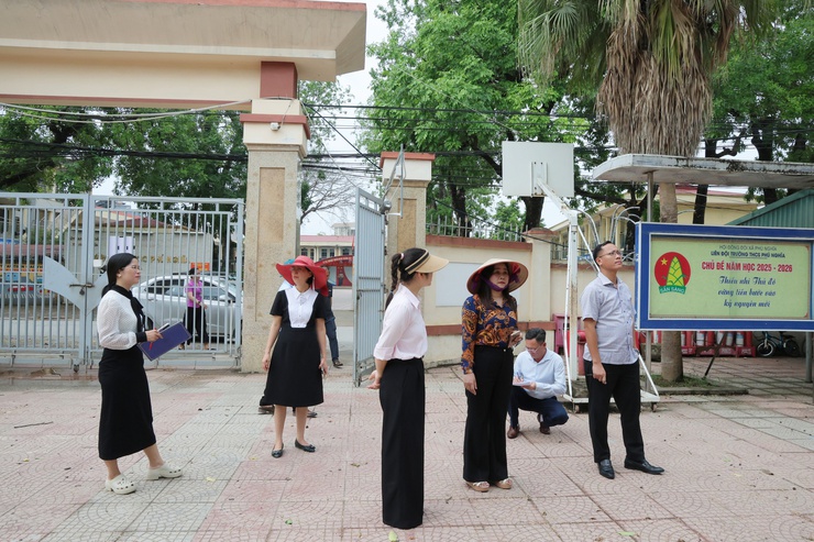 Thường trực Hội đồng nhân dân xã Phú Nghĩa khảo sát thực tế công tác giải phóng mặt bằng, thi công các Dự án trên địa bàn xã- Ảnh 5.